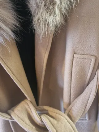 Abrigo Zara con cuello de pelo