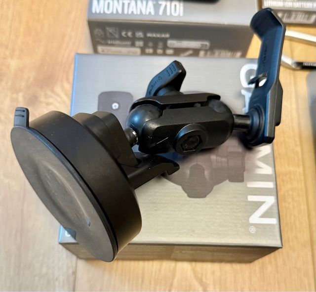 GPS Garmin Montana 710i + Accessori + Regali