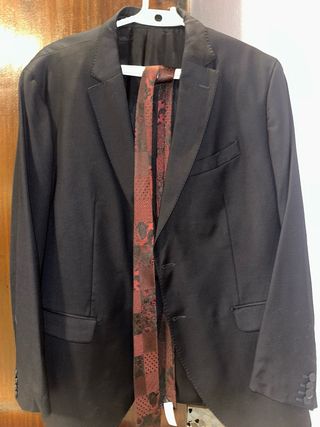 Traje Massimo Dutti Negro y Rojo
