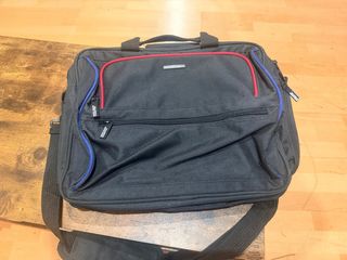 Maletín Benetton Negro con detalles Rojos y Azules