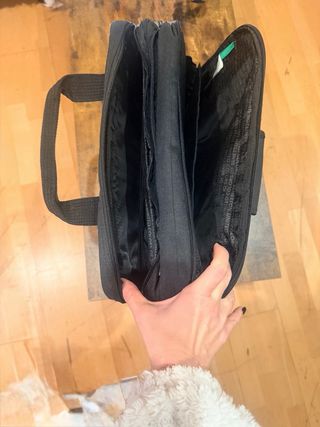 Maletín Benetton Negro con detalles Rojos y Azules