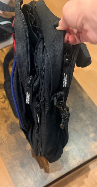 Maletín Benetton Negro con detalles Rojos y Azules