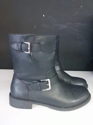 Botas Moteras Negras con Hebillas Zara