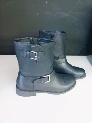 Botas Moteras Negras con Hebillas Zara