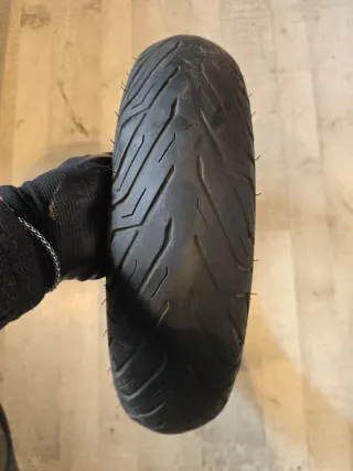 Neumático 120/70-12 Michelin City Grip usada