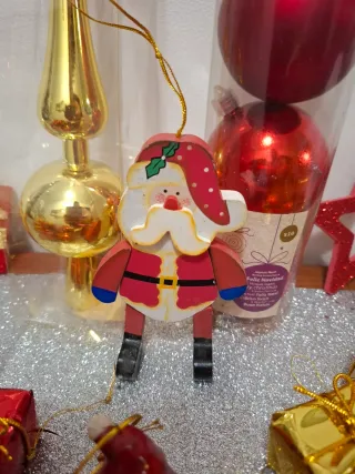Palline e decorazioni di Natale rosse e oro