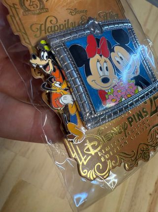 Pin Disney Mickey y Minnie Happily Ever After