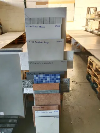 Variedad de azulejos y baldosas