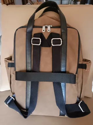 Mochila Guess Elegante Marrón y Negra