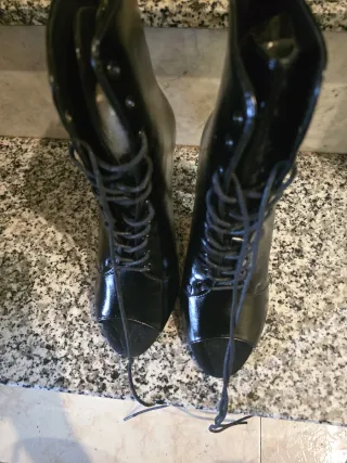Botines de mujer negros con cordones