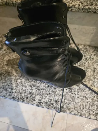 Botines de mujer negros con cordones