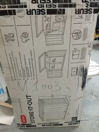 Arcón baúl de plástico negro