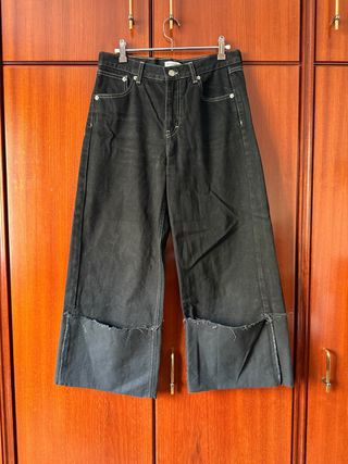 Pantalón tejano ancho negro