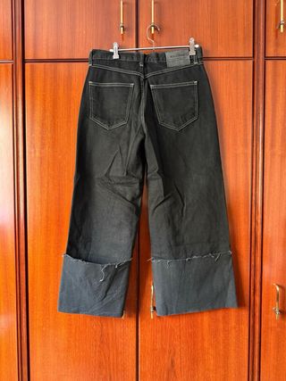 Pantalón tejano ancho negro