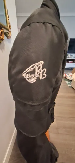 Chaqueta de moto negra