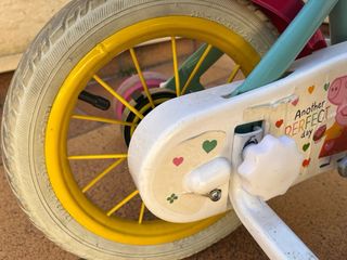 Bicicleta Peppa Pig rueda de 12” + casco