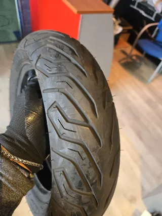 Neumático 120/70-11 Michelin City Grip usada