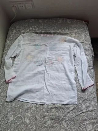 Blusa blanca bordada flores