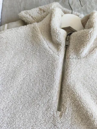 Jersey borrego oversize beige y verde