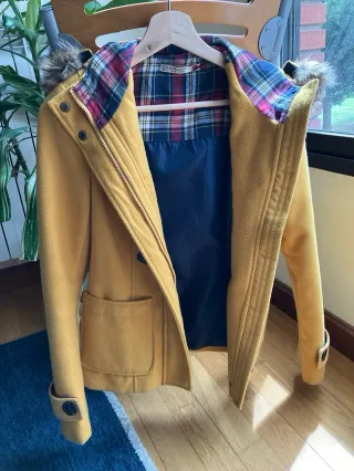 Abrigo Stradivarius Amarillo Talla S