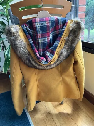 Abrigo Stradivarius Amarillo Talla S