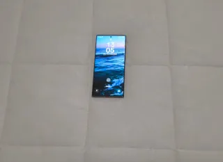 Samsung Galaxy S22 Ultra con scatola