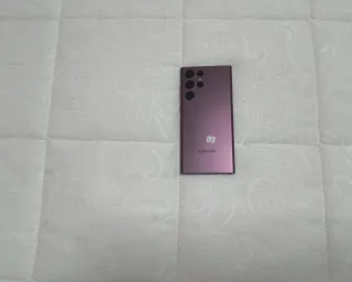 Samsung Galaxy S22 Ultra con scatola