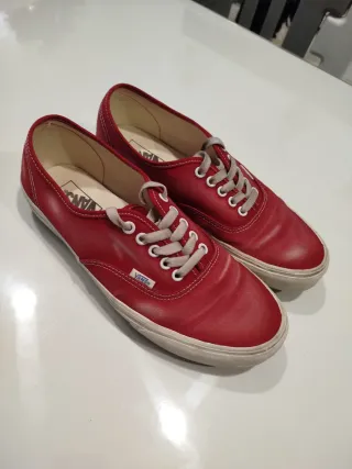 Zapatillas Vans Rojas Hombre. Efecto desgastado