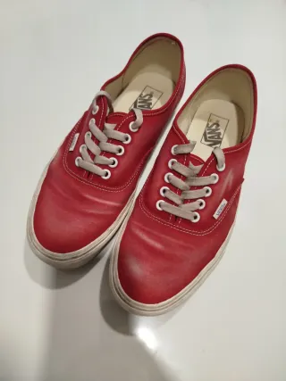 Zapatillas Vans Rojas Hombre. Efecto desgastado