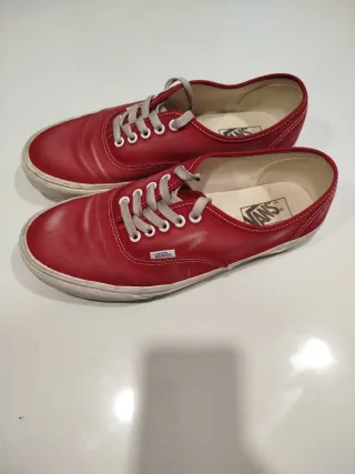 Zapatillas Vans Rojas Hombre. Efecto desgastado