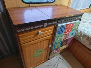 Nevera trivalente, fregadero, fuegos para caravana