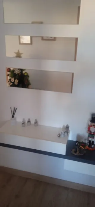 Ingresso con 2 cassetti e 3 specchi