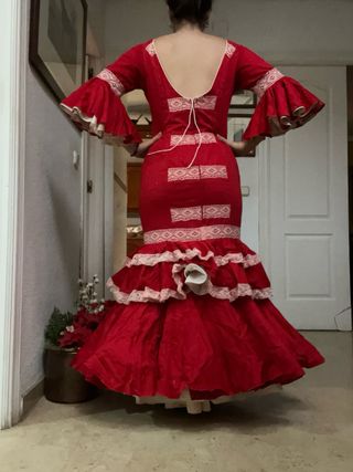 Traje Flamenca Rojo con Encajes