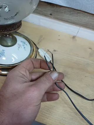 ANTIGUA LAMPARA CON TULIPA DE CRISTAL