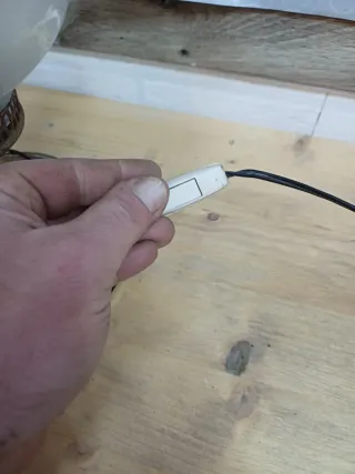 ANTIGUA LAMPARA CON TULIPA DE CRISTAL