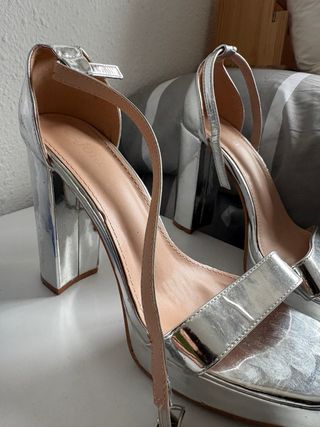 Tacones plateados plataforma