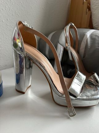 Tacones plateados plataforma