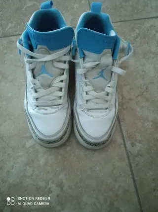 Scarpe Jordan bambino blu e bianche