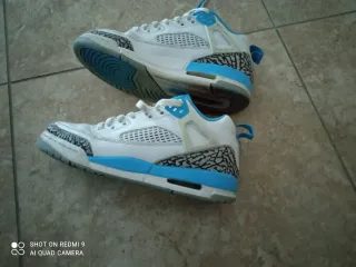 Scarpe Jordan bambino blu e bianche