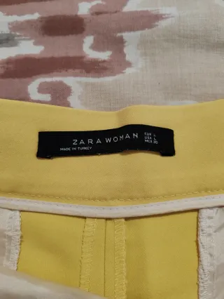 Pantalón corto vestir amarillo Zara