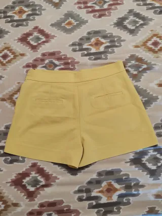 Pantalón corto vestir amarillo Zara