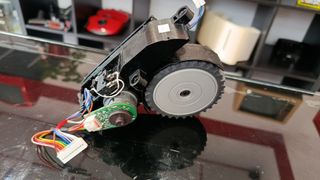 Rueda Derecha Robot Aspirador LG VSR6600