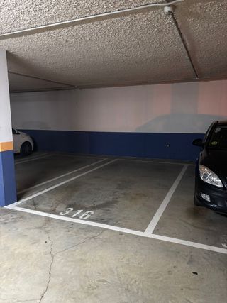 garaje en venta – Calle Trece Rosas 2, Barrio Luna