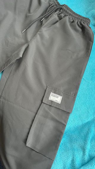 Conjunto Shein top y pantalón gris oscuro