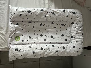 Cambiador bebé con funda estrellas