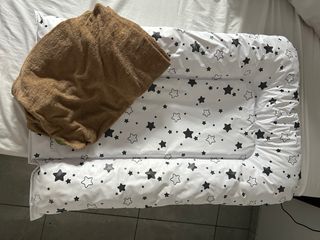 Cambiador bebé con funda estrellas