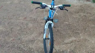 Bicicleta de montaña azul XRT