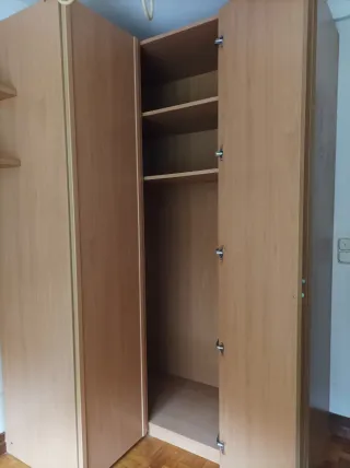 Armario ropero esquinero acabado en madera