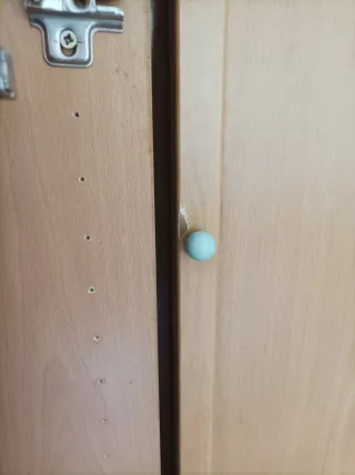 Armario ropero esquinero acabado en madera