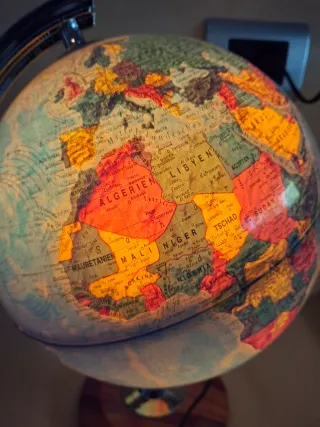 Globo terráqueo vintage años 80